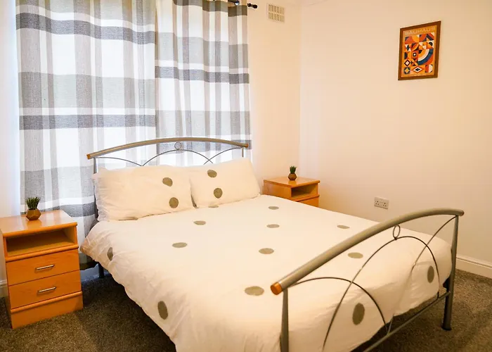 Awesome Coventry Home For Business Contractors And Suitable For Families With Free Parking 14Mins From Nec
