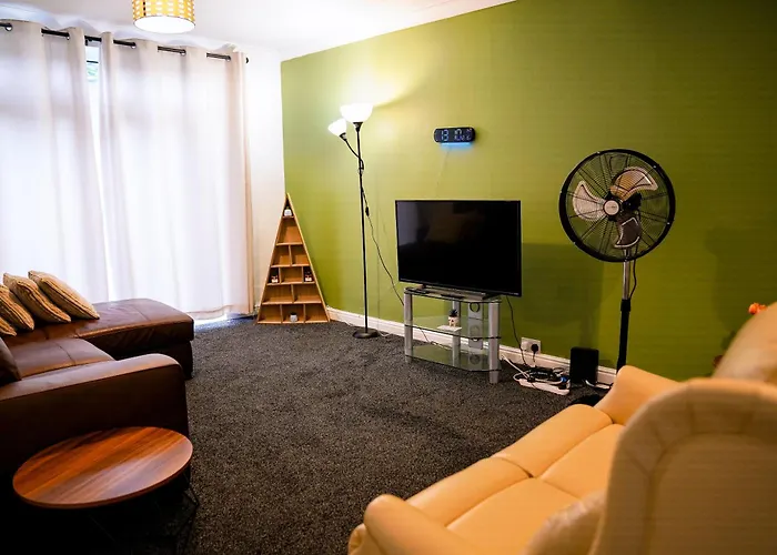 Awesome Coventry Home For Business Contractors And Suitable For Families With Free Parking 14Mins From Nec