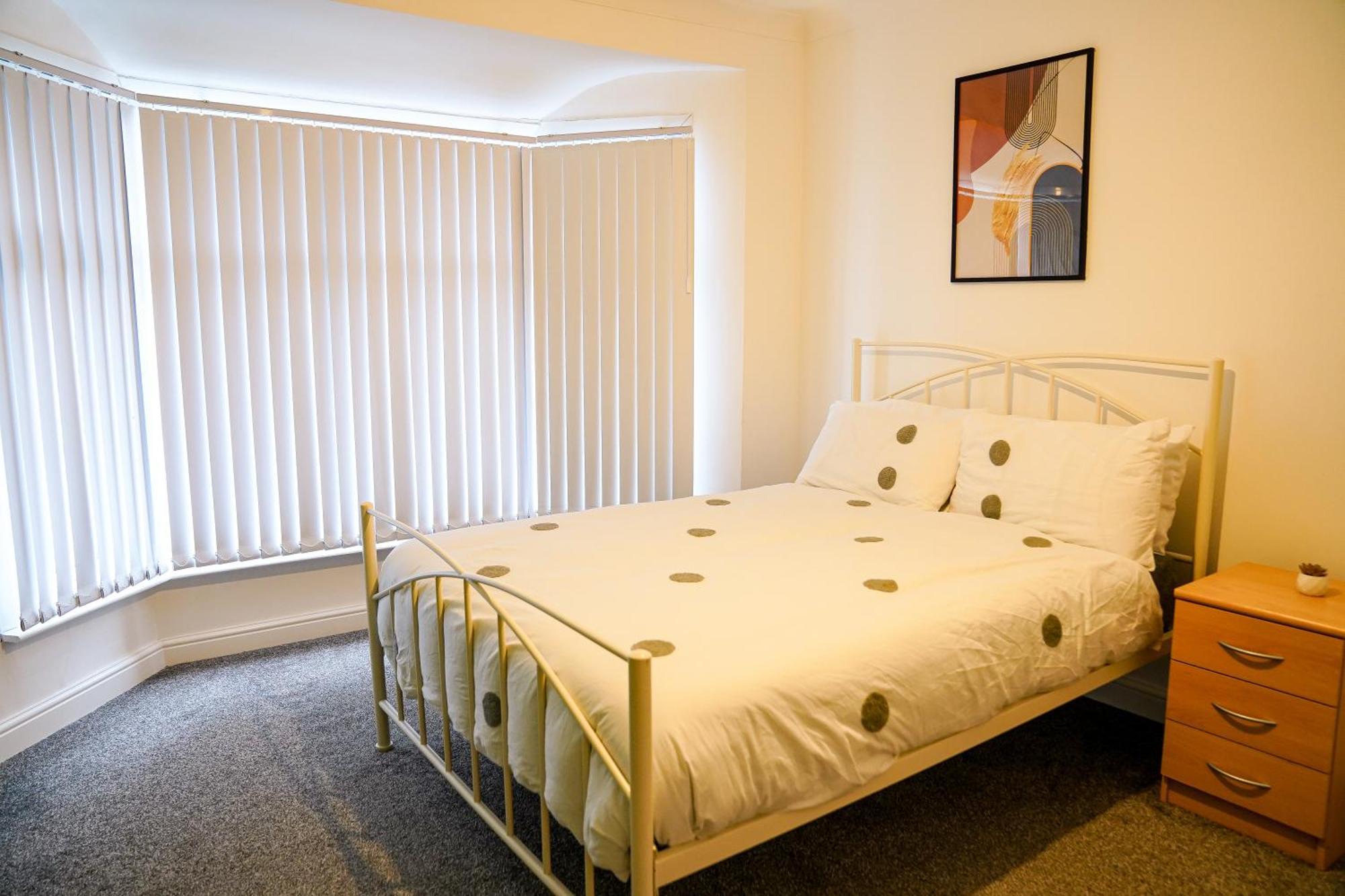 Awesome For Business Contractors And Suitable For Families With Free Parking 14mins From Nec Holiday home *