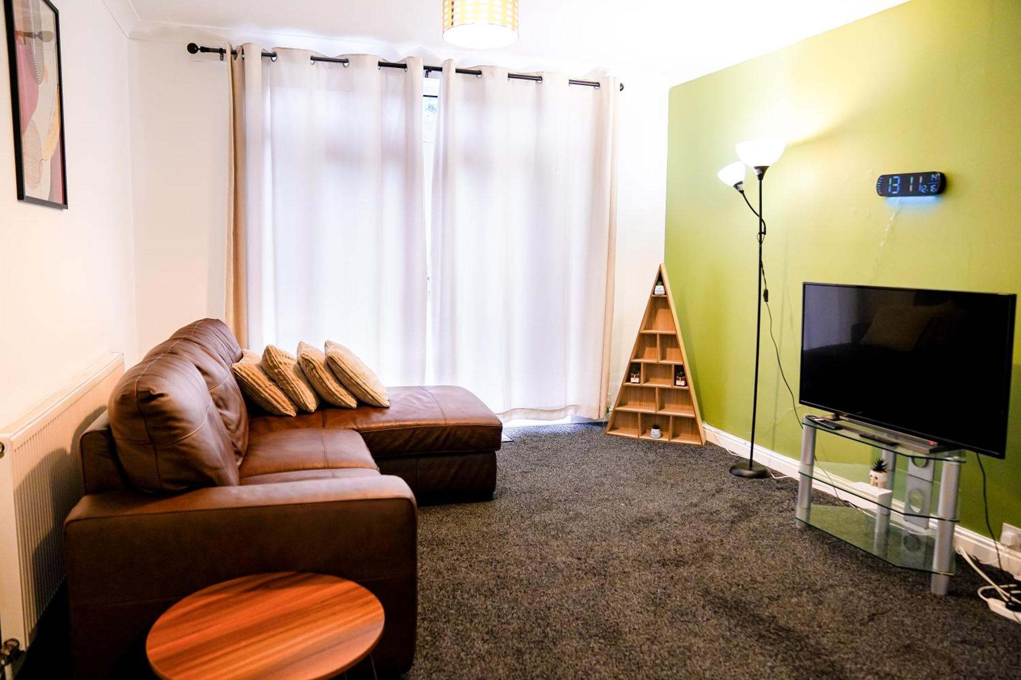 Awesome For Business Contractors And Suitable For Families With Free Parking 14mins From Nec Coventry