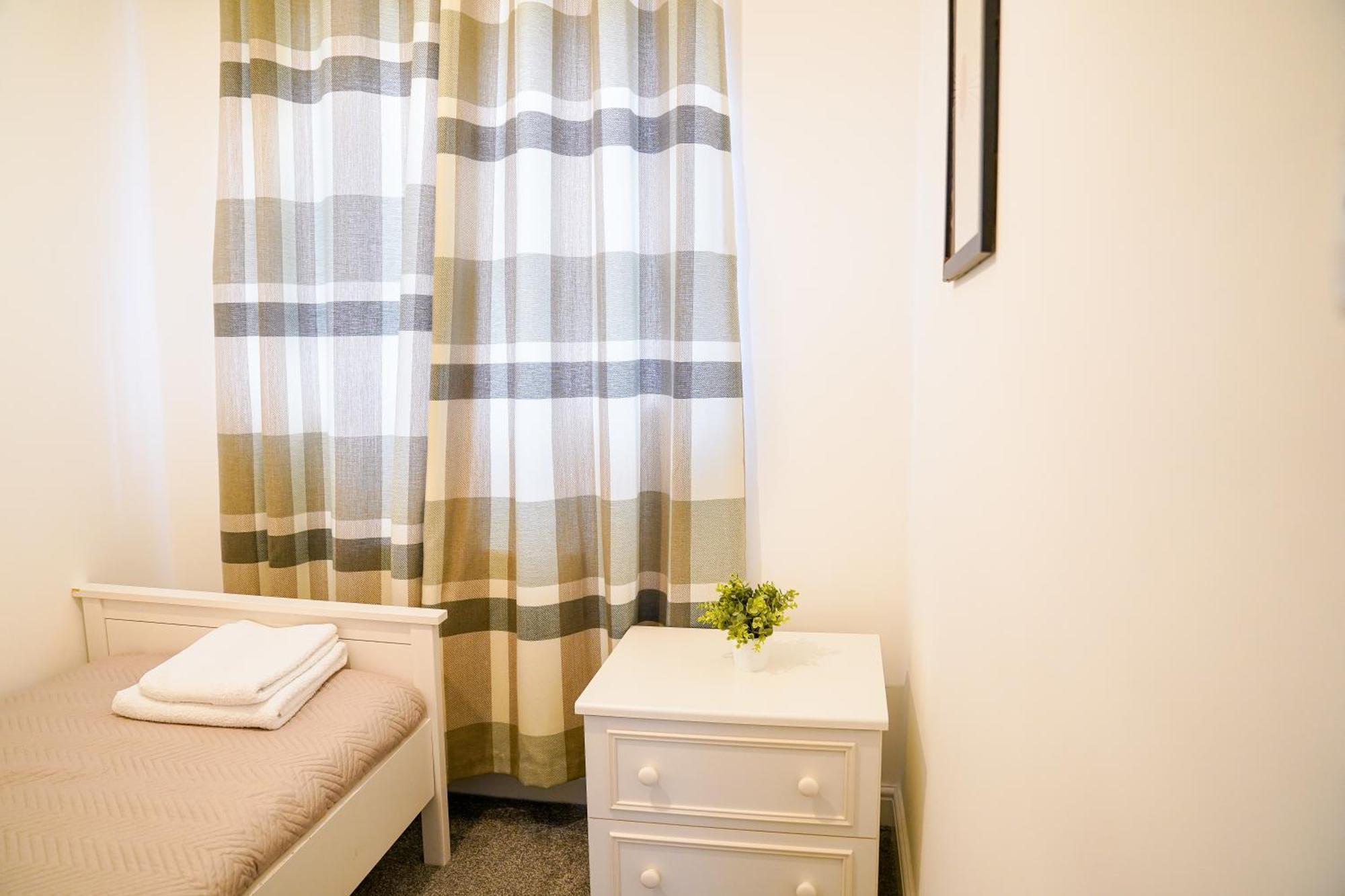 Awesome For Business Contractors And Suitable For Families With Free Parking 14mins From Nec Holiday home *