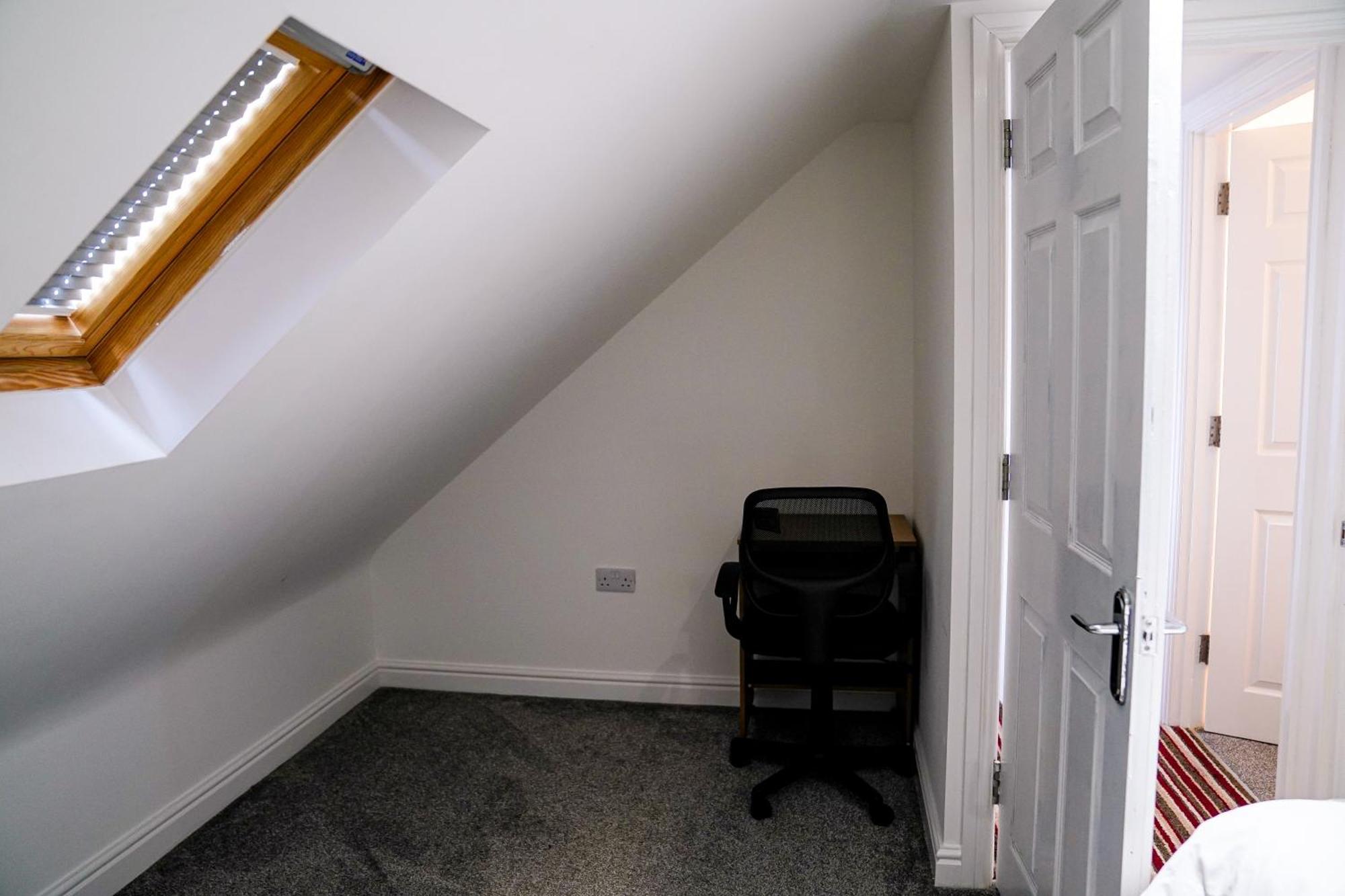 Holiday home Awesome For Business Contractors And Suitable For Families With Free Parking 14mins From Nec